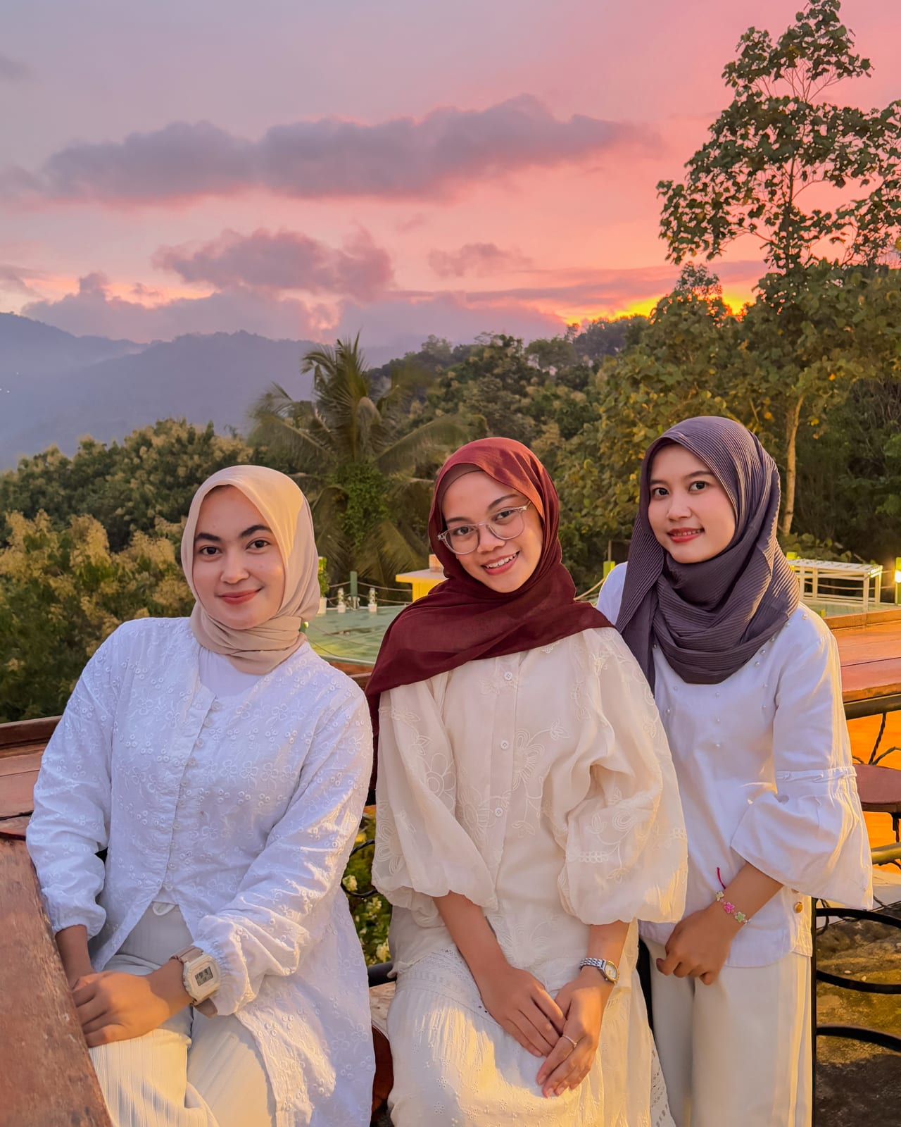 5 Tempat Ngopi Dekat Candi Borobudur: Kopi Badhek hingga Kedai Bukit Rhema