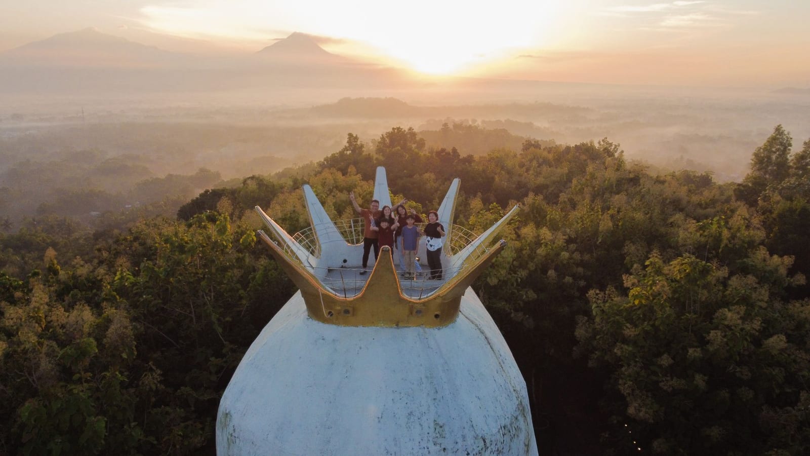 7 Tempat Sunrise di Magelang Selain Punthuk Setumbu yang Wajib Dicoba