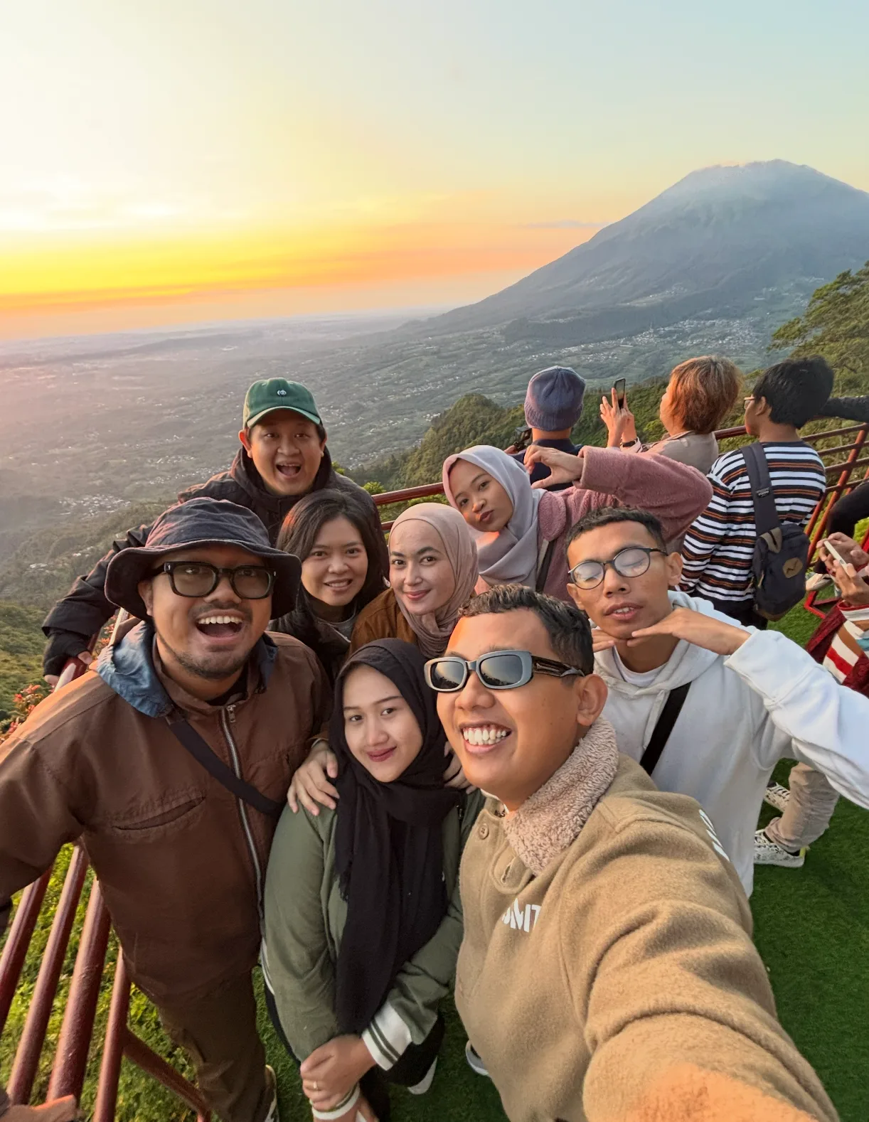 7 Tempat Sunrise di Magelang Selain Punthuk Setumbu yang Wajib Dicoba