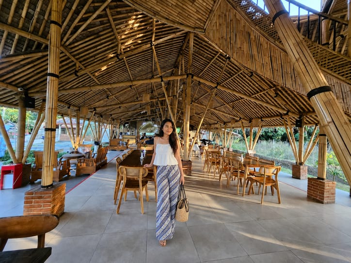 Caping Resto Borobudur: Cafe di Tengah Sawah Dekat Candi dan Gereja Ayam