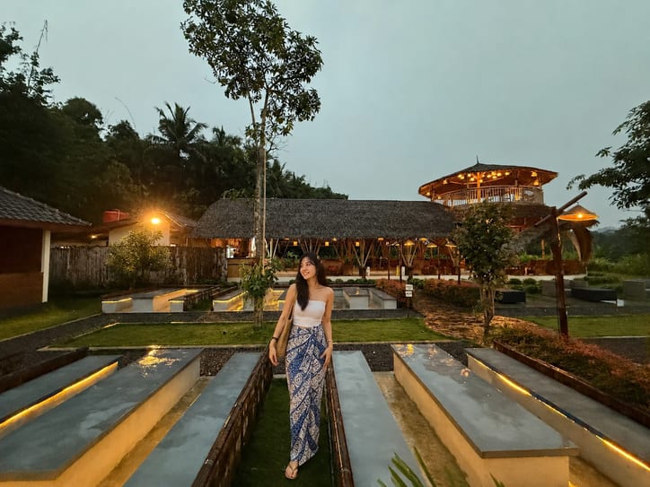 Caping Resto Borobudur: Cafe di Tengah Sawah Dekat Candi dan Gereja Ayam