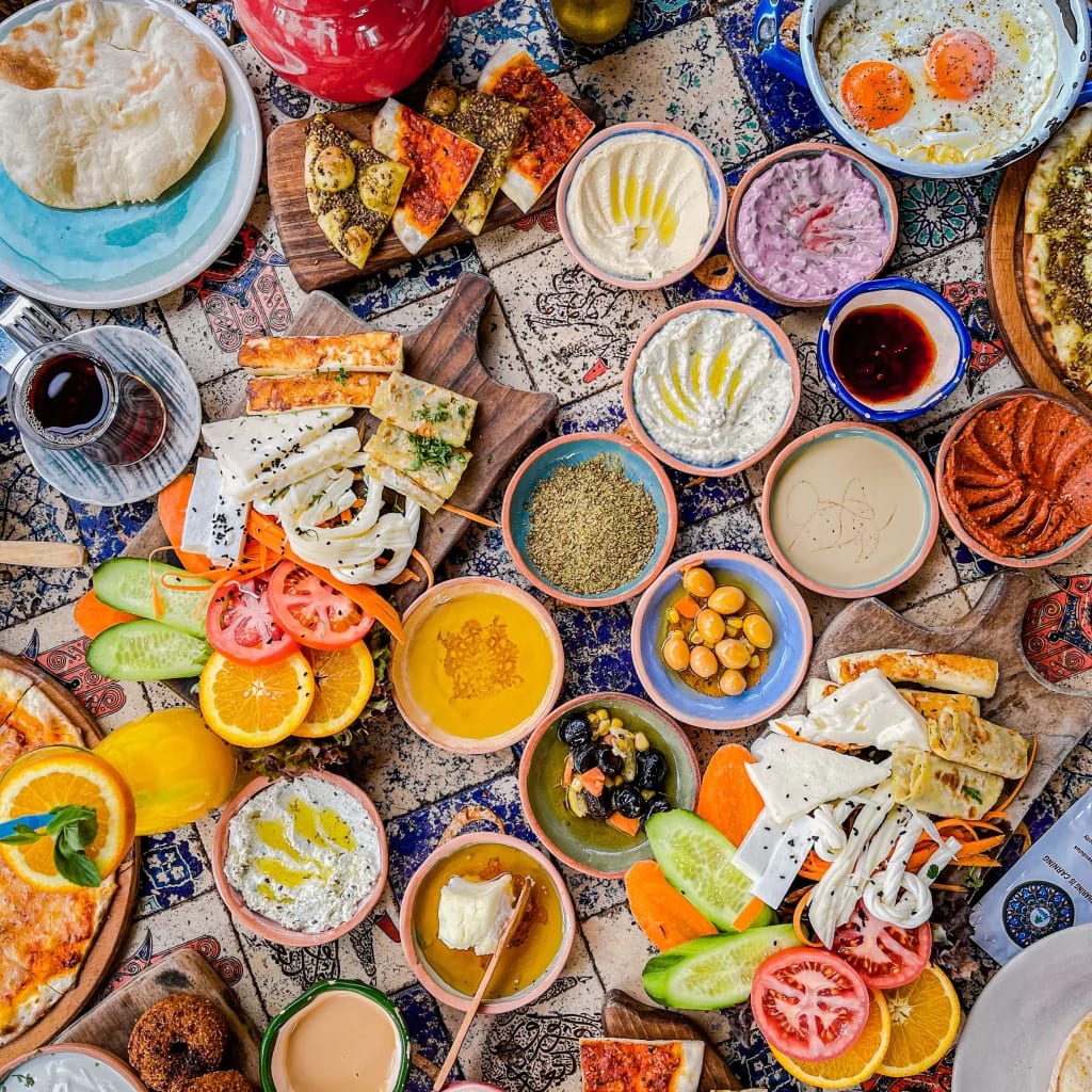 Phuket Borobudur: Resto Thailand Dekat Candi yang Cocok untuk Lidah Indonesia - suasana dan menu pendukung