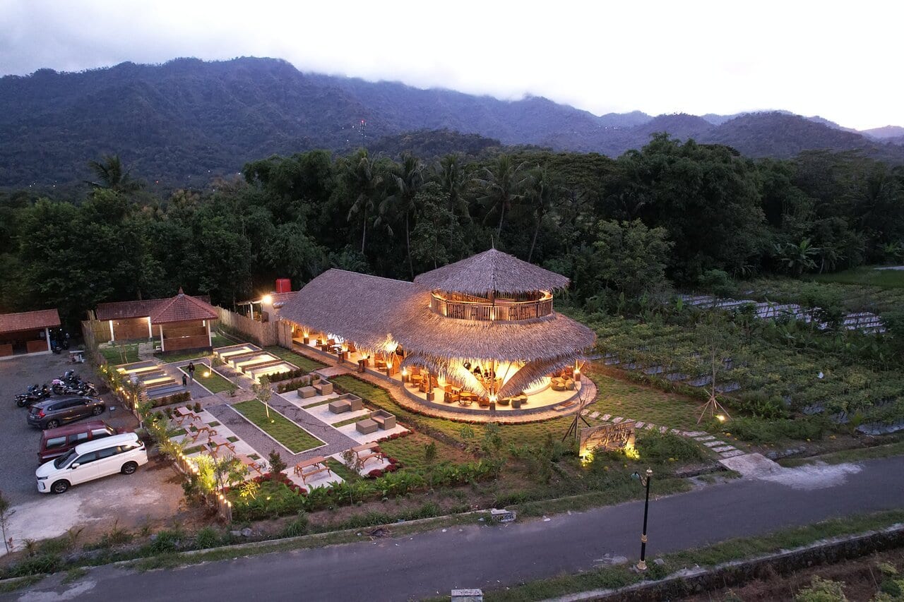 Caping Resto Borobudur — Magelang