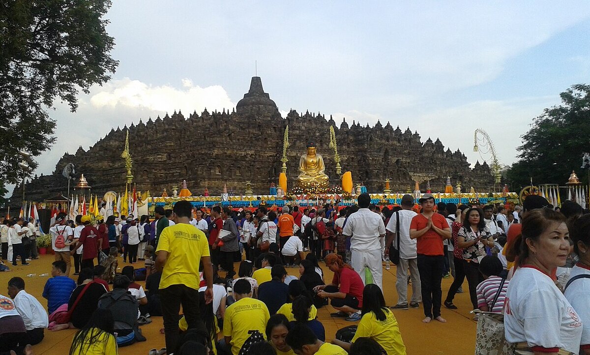 Waisak di Borobudur: Panduan Lengkap untuk Wisatawan yang Ingin Menyaksikan